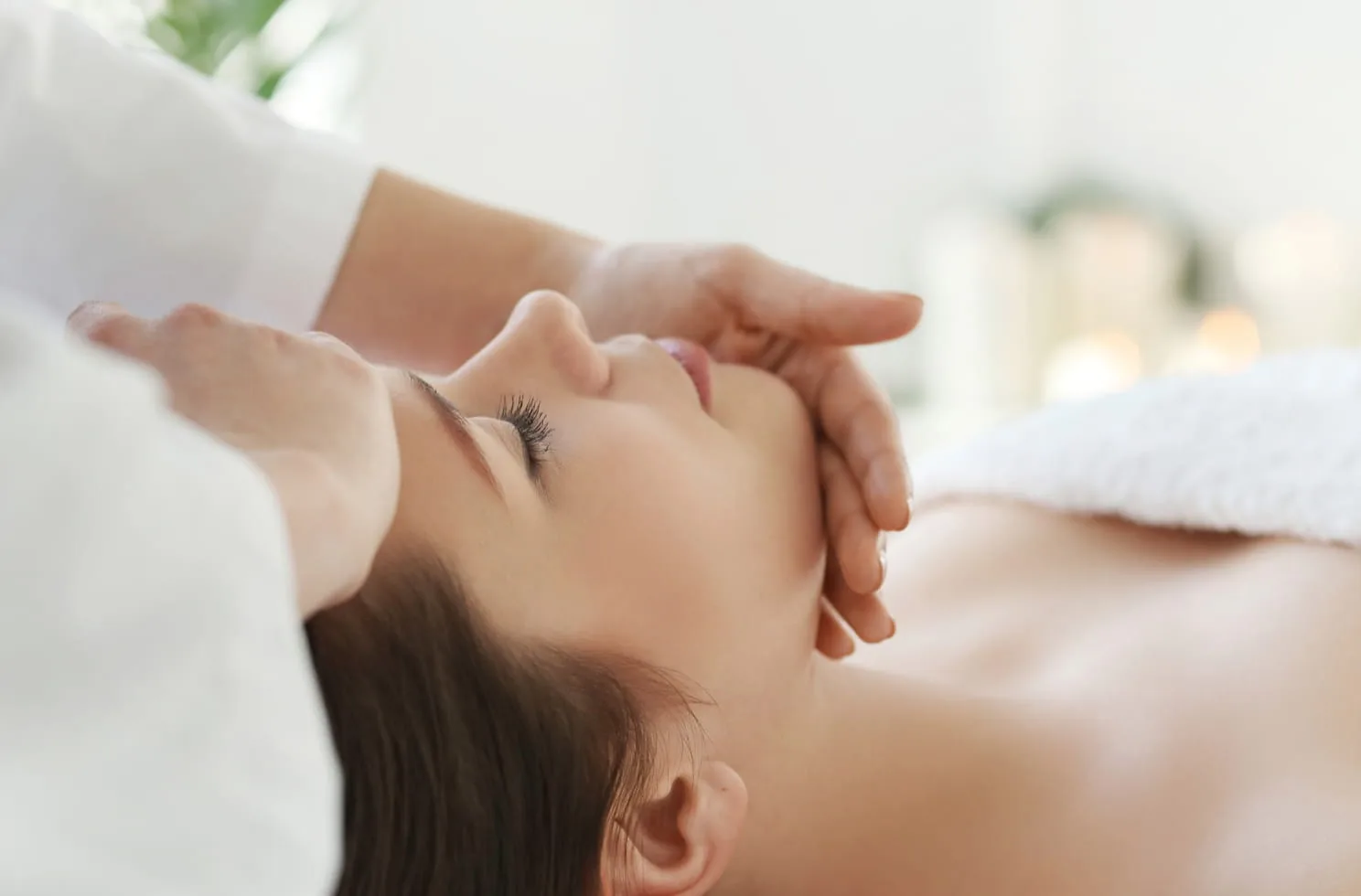 Head and face massage treatment